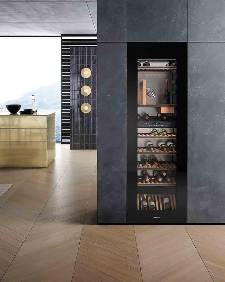 Высокий холодильник для кухни 2019 1