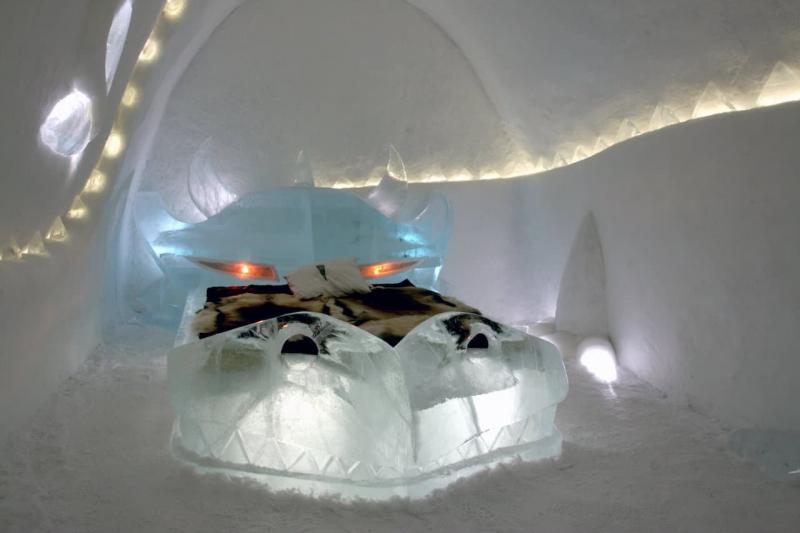 Спальня в белых оттенках из льда и снега