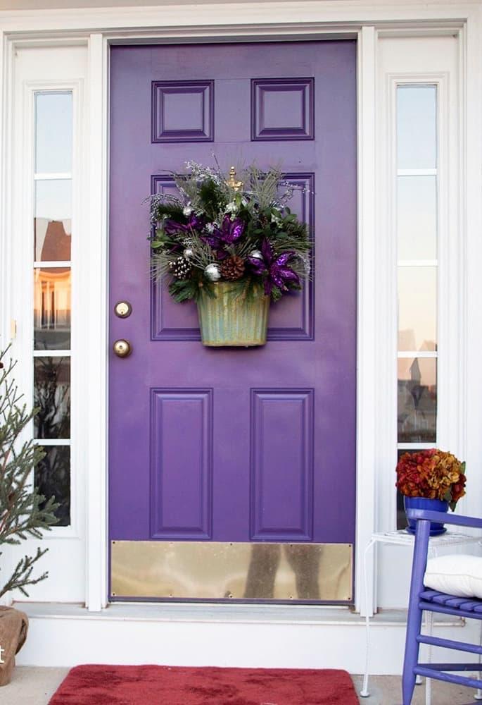 Двери фиолетового цвета 1