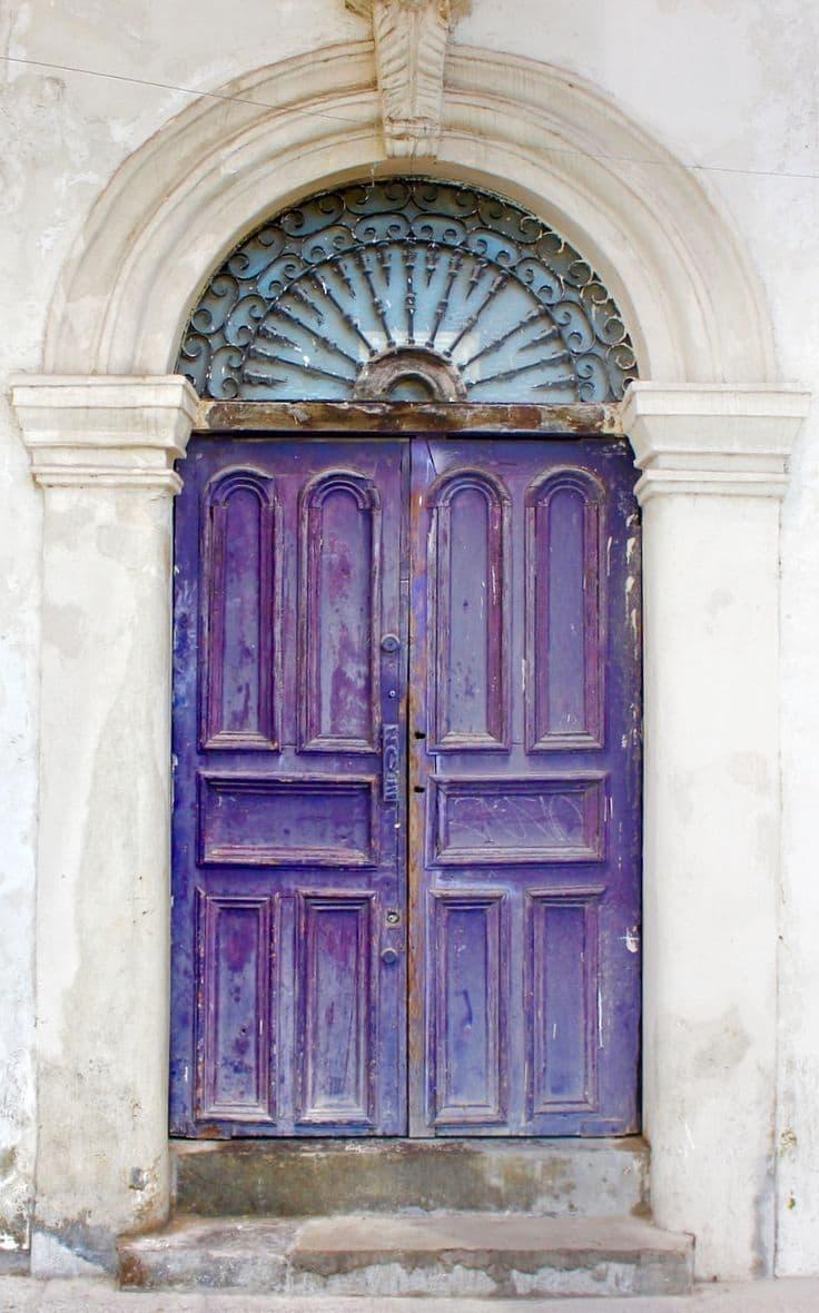 Двери фиолетового цвета 5