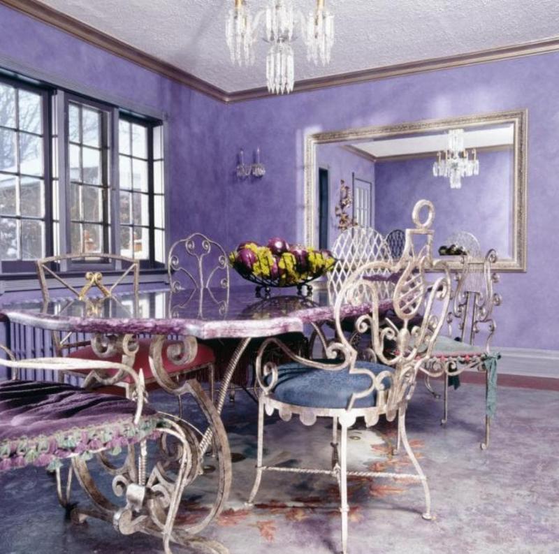 Эклектичная фиолетовая столовая