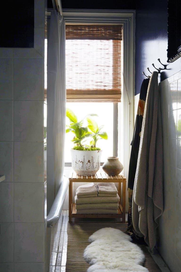 Рулонные шторы в интерьере ванной комнаты 4