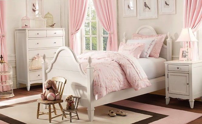 Розовая детская спальня