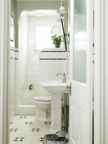 Белый дизайн ванной комнаты совмещенной с туалетом