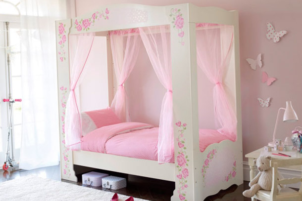 Розовая детская кровать