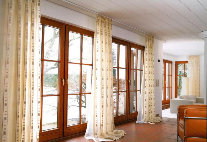 Шторы на окно с балконом в гостиную фото современном стиле