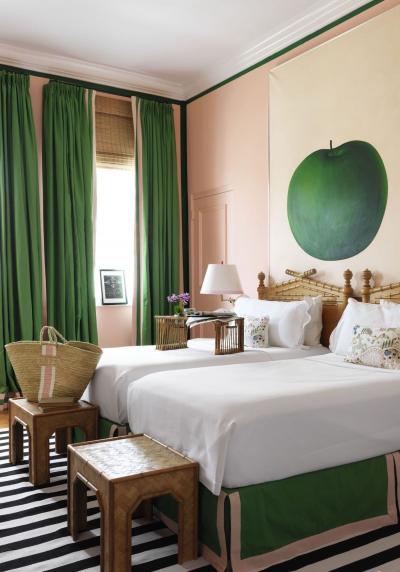 Зеленые шторы для спальни 8