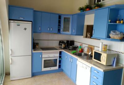 Голубая угловая кухня 4