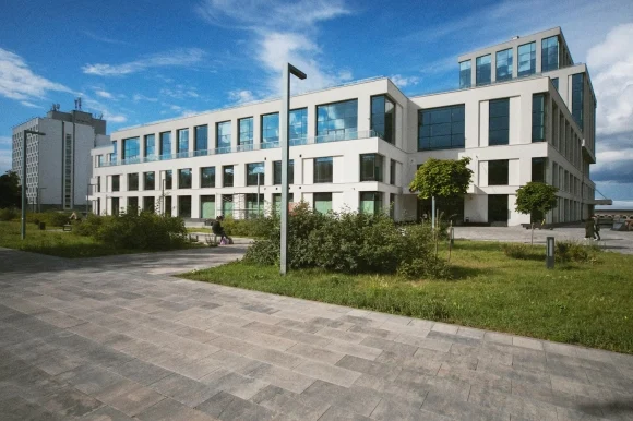 Чернышенко призвал губернаторов взять на особый контроль строительство школ Чернышенко призвал губернаторов взять на особый контроль строительство школ