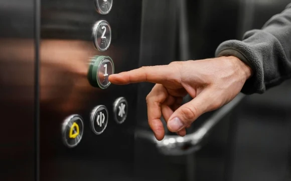 Совфед разрешил обслуживать лифты в домах только юрлицам и ИП из спецреестра