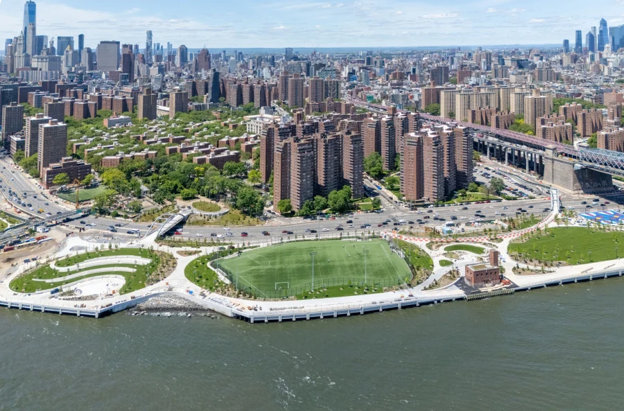 Реконструкция Ист-Сайд-Ривер-Парк в городе Нью-Йорк, США Реконструкция Ист-Сайд-Ривер-Парк в городе Нью-Йорк, США