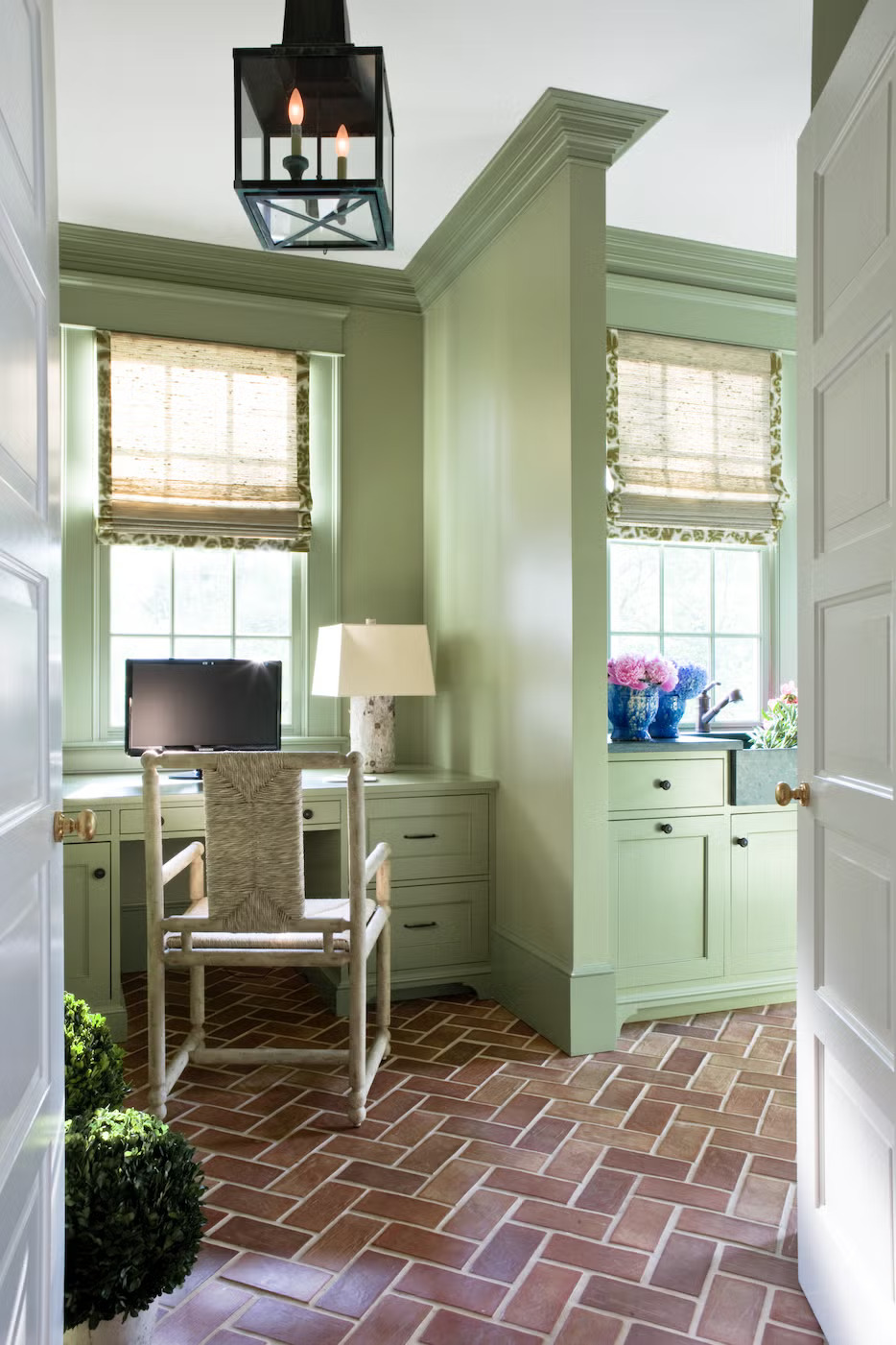 Гайд по сочетанию краски и материалов в интерьере