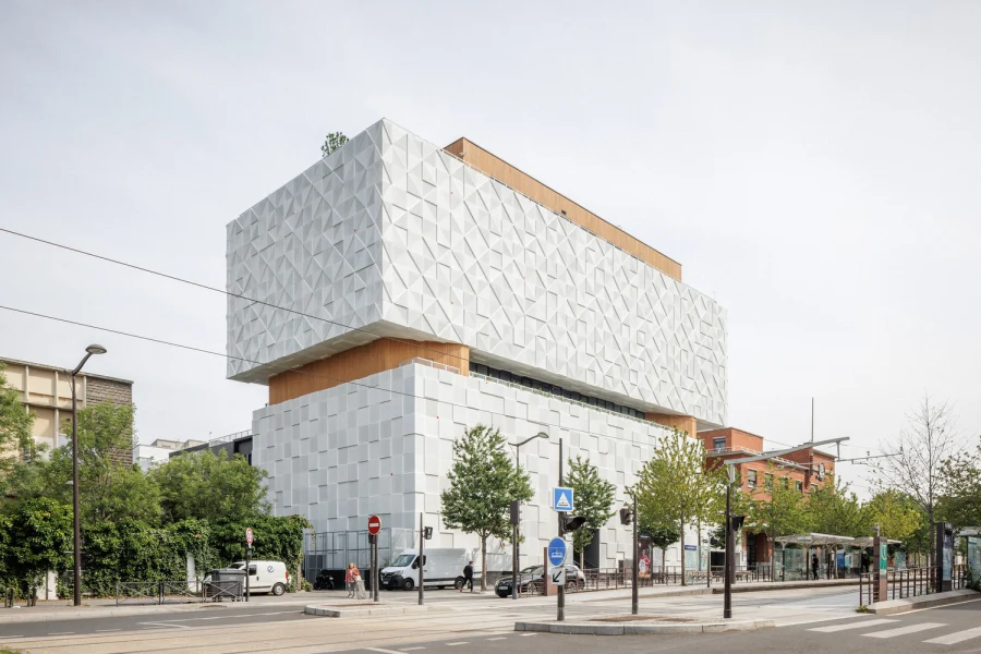 Радикальное расширение школы 42 в городе Париж, Франция