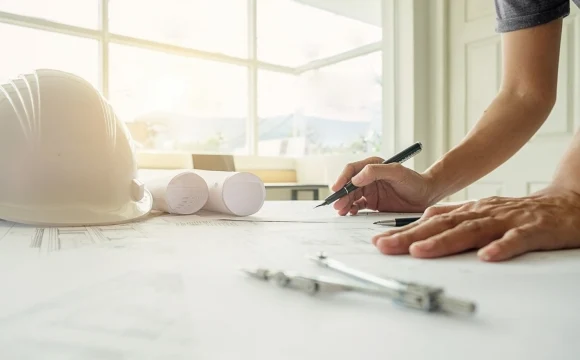 INFOLine: в 2025 году активность по заявкам на строительство значительно снизилась