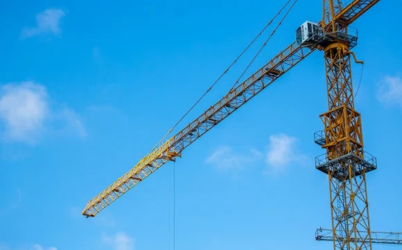 Крановщиков в России пересадят в офисное кресло к 2030 году