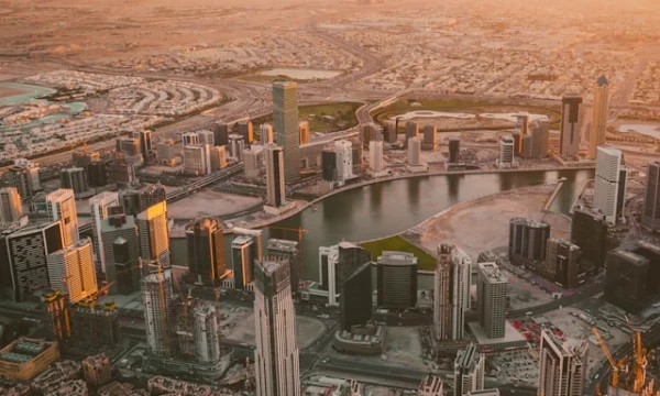 Политически нейтральные ОАЭ рассматриваются как безопасное убежище для покупателей многих стран