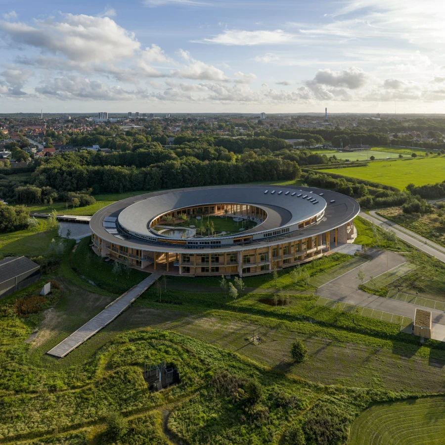 Завершено строительство Колледжа ремёсел в Хернинге, Дания Завершено строительство Колледжа ремёсел в Хернинге, Дания