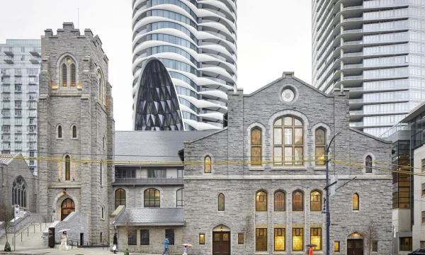 Комплекс "Бабочка + Первая баптистская церковь" в Ванкувере, Канада