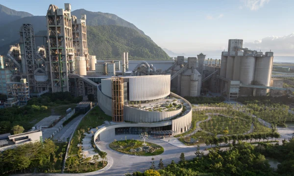 Мусоросжигательный завод со спиралевидной террасой в Тайване