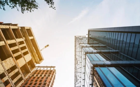 Продажи новостроек упали за три квартала почти во всех миллионниках