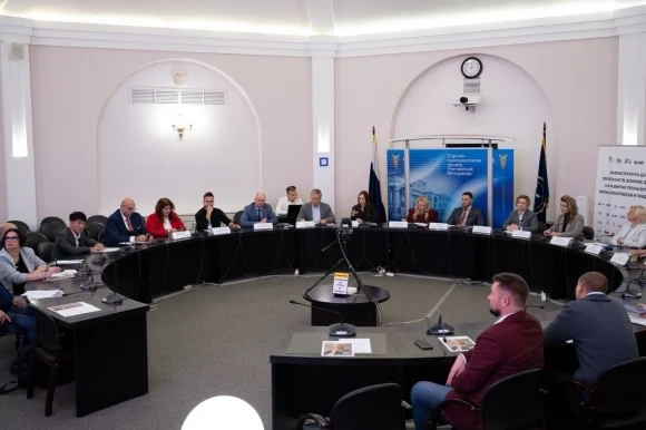 На «Дорожных вопросах» в Торгово-промышленной палате обсудили влияние дорог на экономику На «Дорожных вопросах» в Торгово-промышленной палате обсудили влияние дорог на экономику