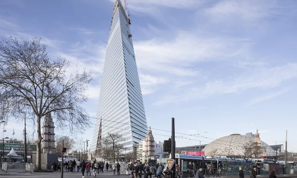 Треугольная башня от Herzog &amp; de Meuron в Париже почти достроена