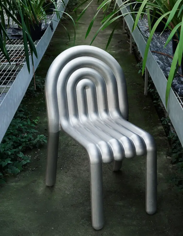 Интерьер как манифест: хром, жемчуг и «сигарная» палитра в трендах 2026 года