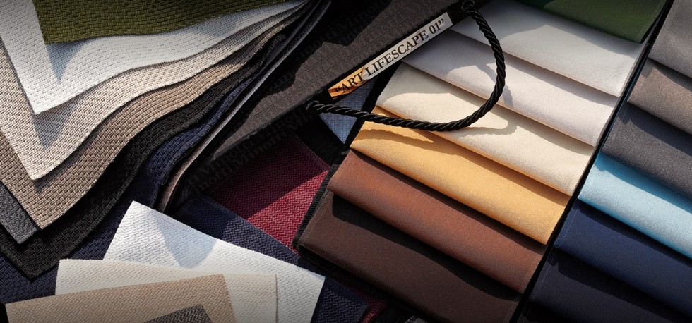 Лак, шелк и холод: новая тактильность премиального дома