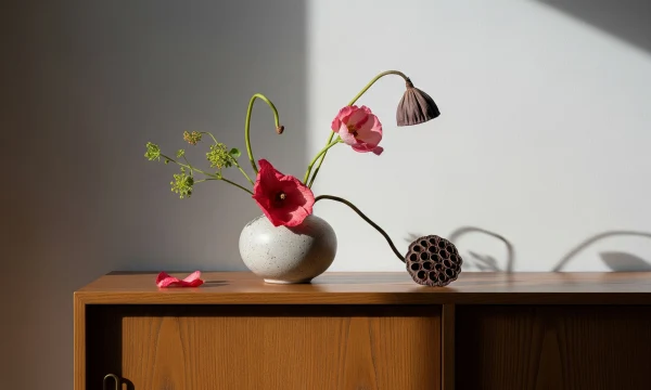 Скульптурный минимализм: ваза важнее цветка