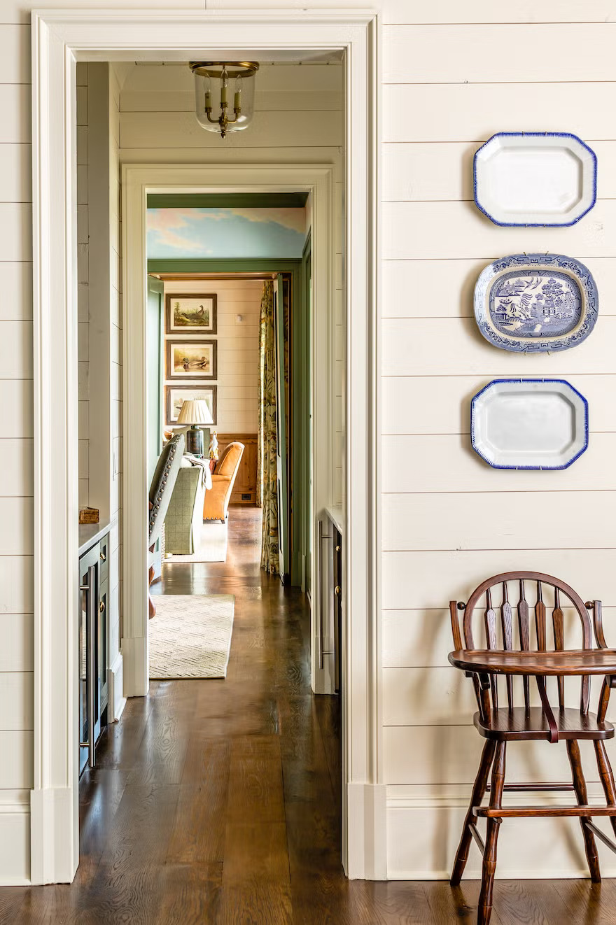 Гайд по сочетанию краски и материалов в интерьере