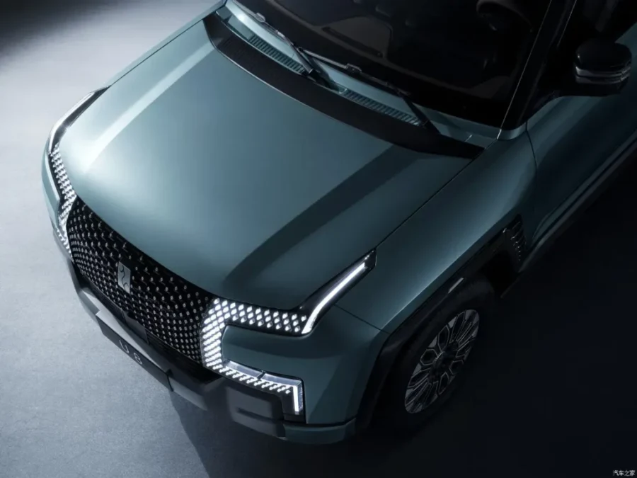 Китайский электромобиль BYD Yangwang U8 увидел свет