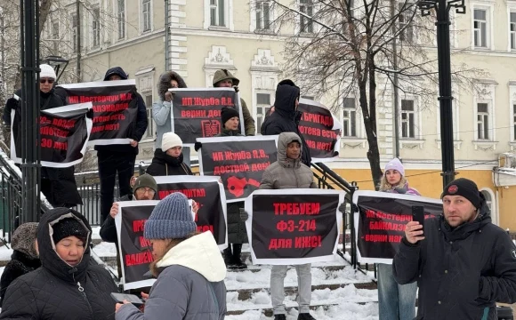 Обманутые иркутские покупатели домов вышли на митинг из-за замороженной стройки и ипотеки