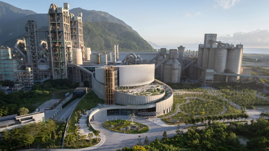 Мусоросжигательный завод со спиралевидной террасой в Тайване