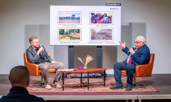 ​20 лет, 10 топовых моделей, 1 разговор: Samsung Гэлаксистор провёл вечер в Переделкино