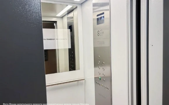 ЩЛЗ поставил для ФКР Москвы лифты с зеркальными медиа-экранами