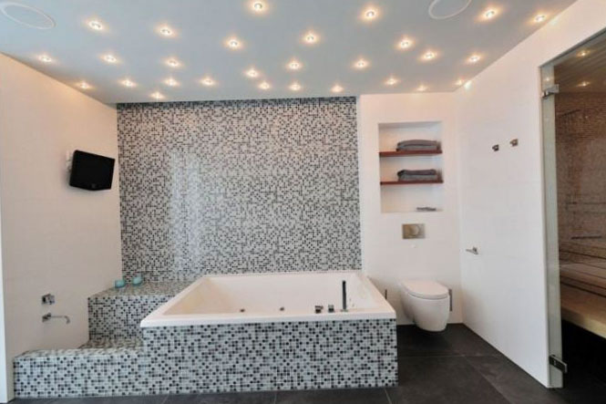 Дизайн потолков в ванную