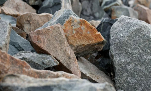 Гранитный камень, бордюр и брусчатка от производителя