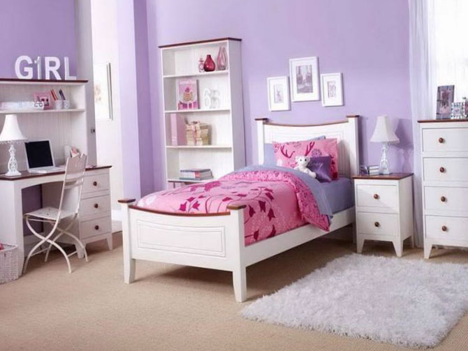 Спальня в розовых и фиолетовых оттенках