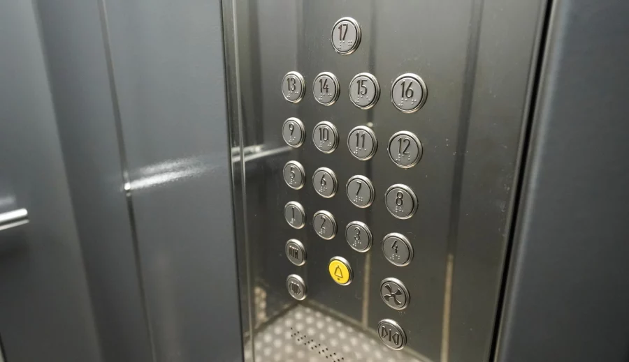 В Смоленской области в 2024 году заменят больше лифтов, чем за предыдущие 9 лет
