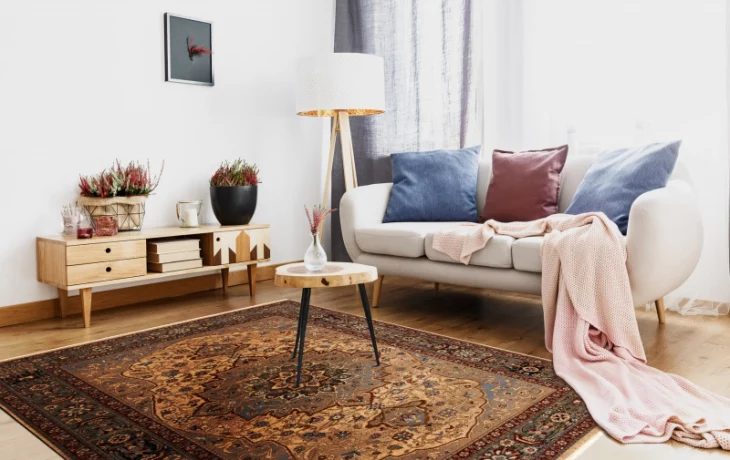 Современные шерстяные ковры в интерьере квартиры