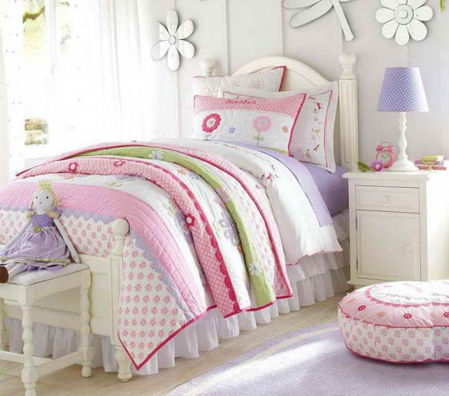 Спальня в розовых и фиолетовых оттенках - фото